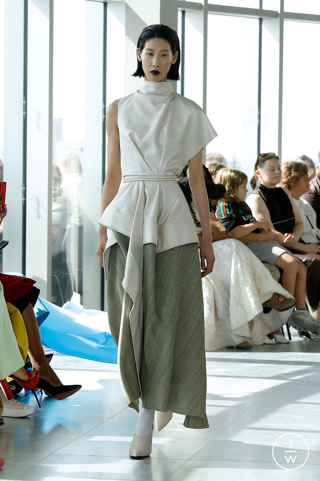 Fashion Week London Spring/Summer 2025 look 4 from the Roksanda collection womenswear