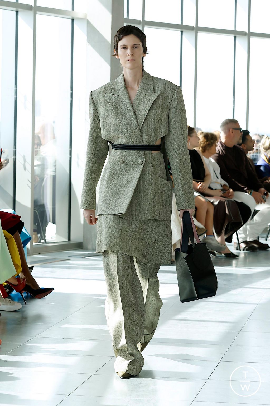 Fashion Week London Spring/Summer 2025 look 5 from the Roksanda collection womenswear
