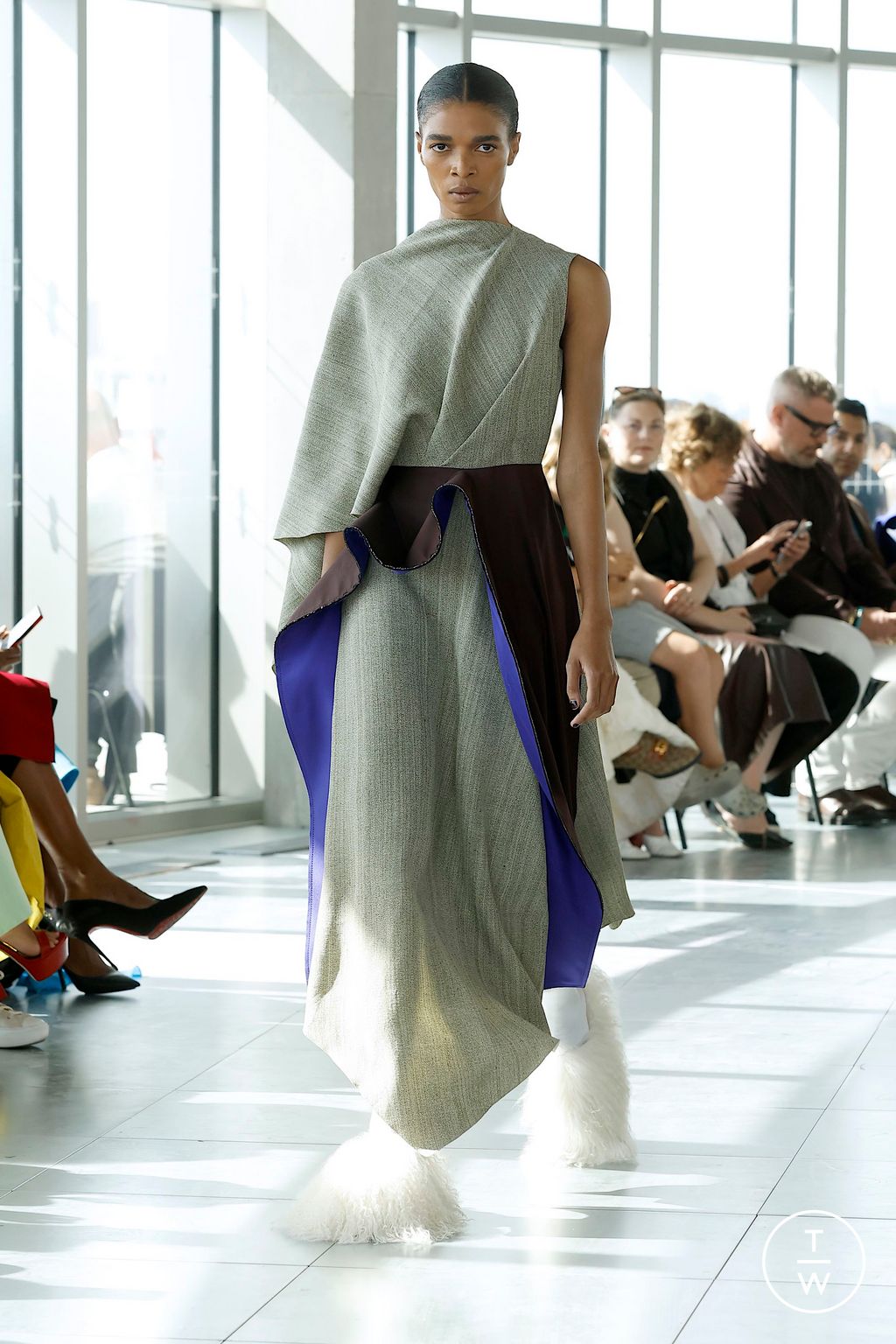 Fashion Week London Spring/Summer 2025 look 7 from the Roksanda collection womenswear