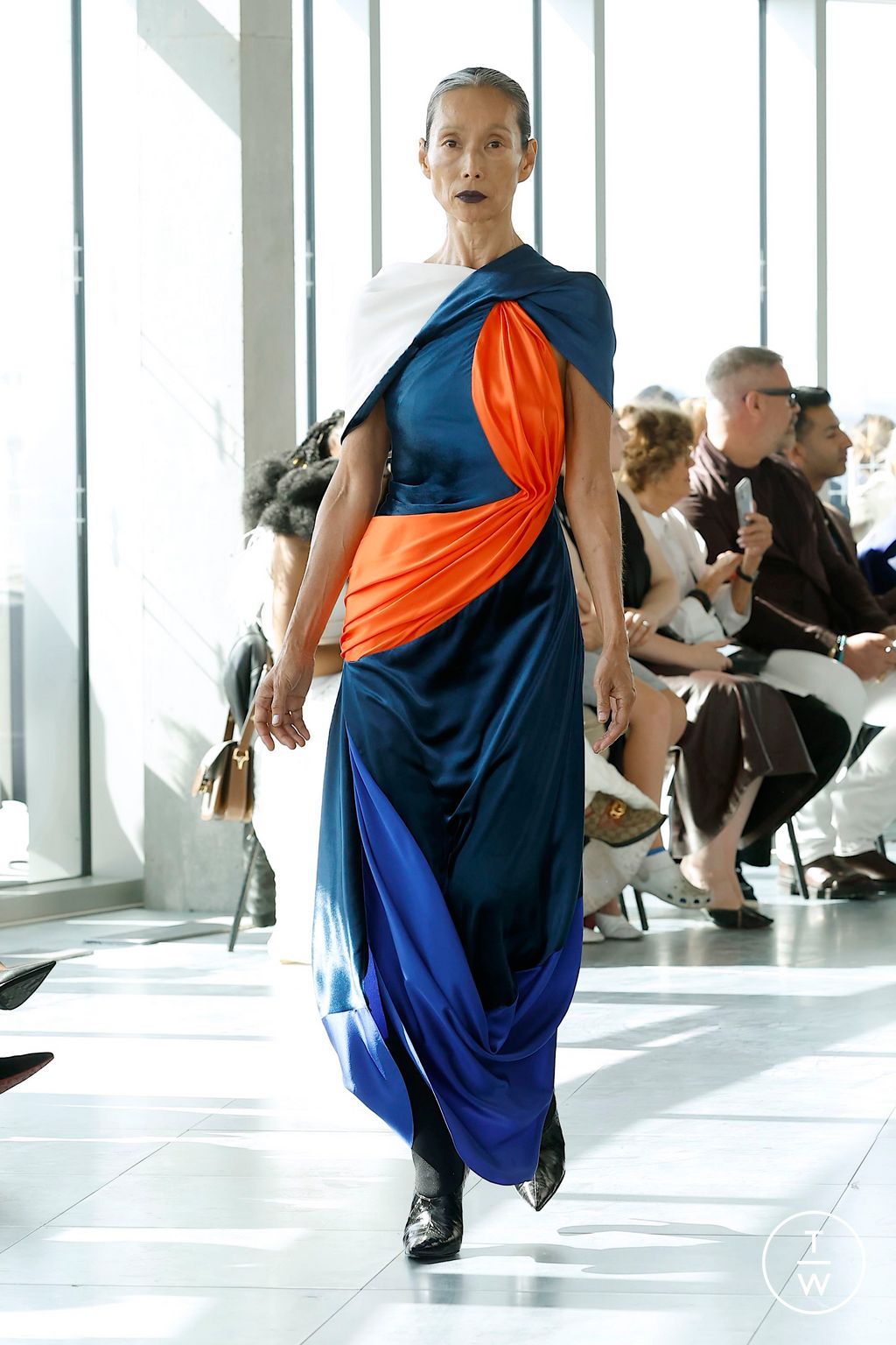 Fashion Week London Spring/Summer 2025 look 11 from the Roksanda collection womenswear