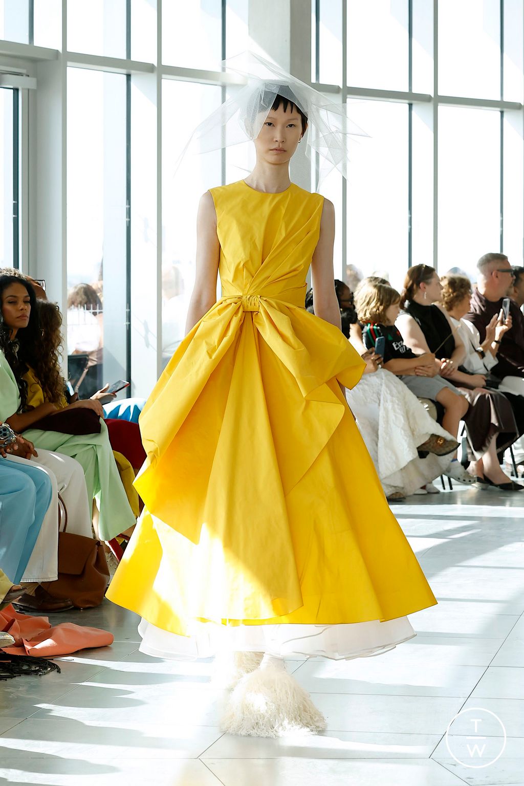 Fashion Week London Spring/Summer 2025 look 14 from the Roksanda collection womenswear