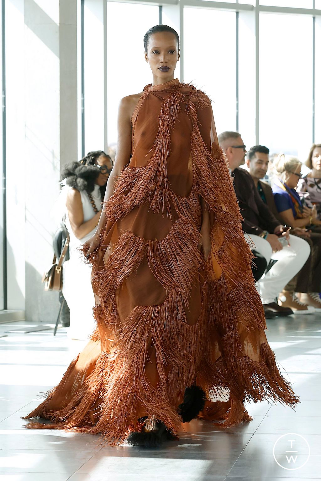 Fashion Week London Spring/Summer 2025 look 17 from the Roksanda collection womenswear