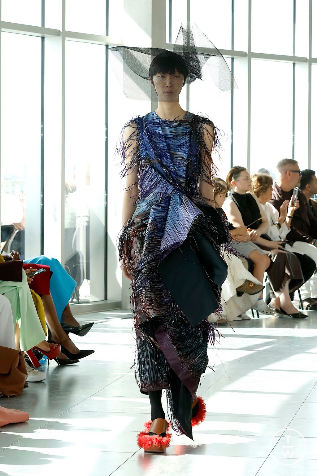 Fashion Week London Spring/Summer 2025 look 22 from the Roksanda collection womenswear