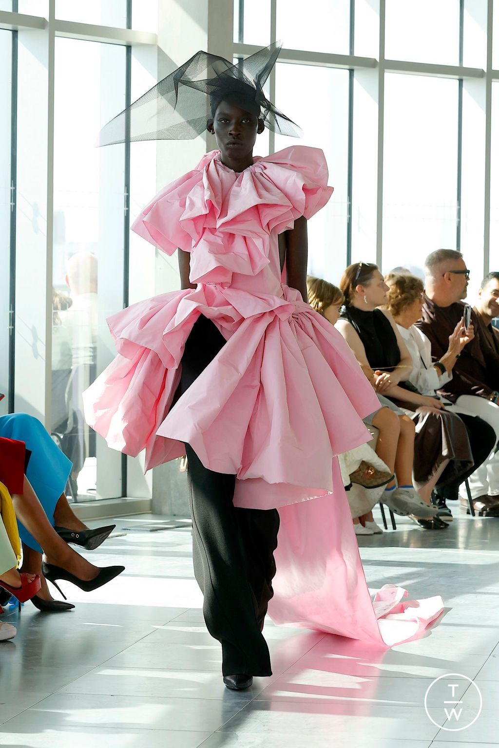 Fashion Week London Spring-Summer 2025 look 25 from the Roksanda collection womenswear