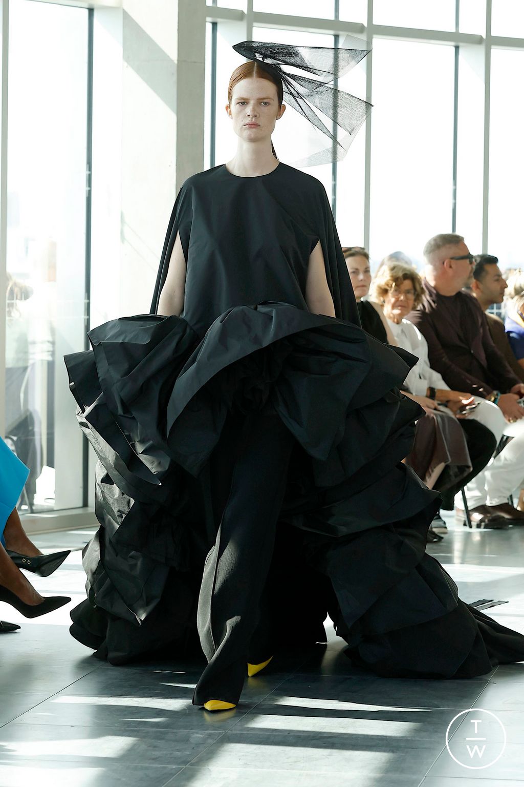 Fashion Week London Spring/Summer 2025 look 28 from the Roksanda collection womenswear