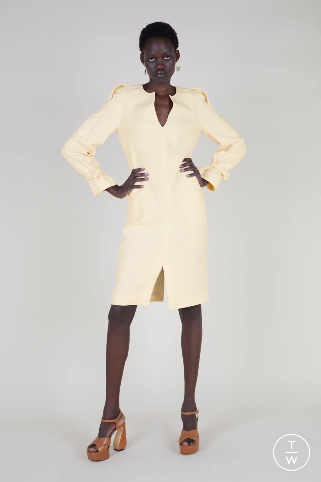 Fashion Week London Spring/Summer 2022 look 3 from the Roland Mouret collection womenswear