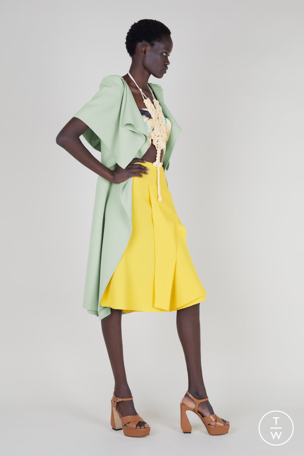 Fashion Week London Spring/Summer 2022 look 19 de la collection Roland Mouret womenswear