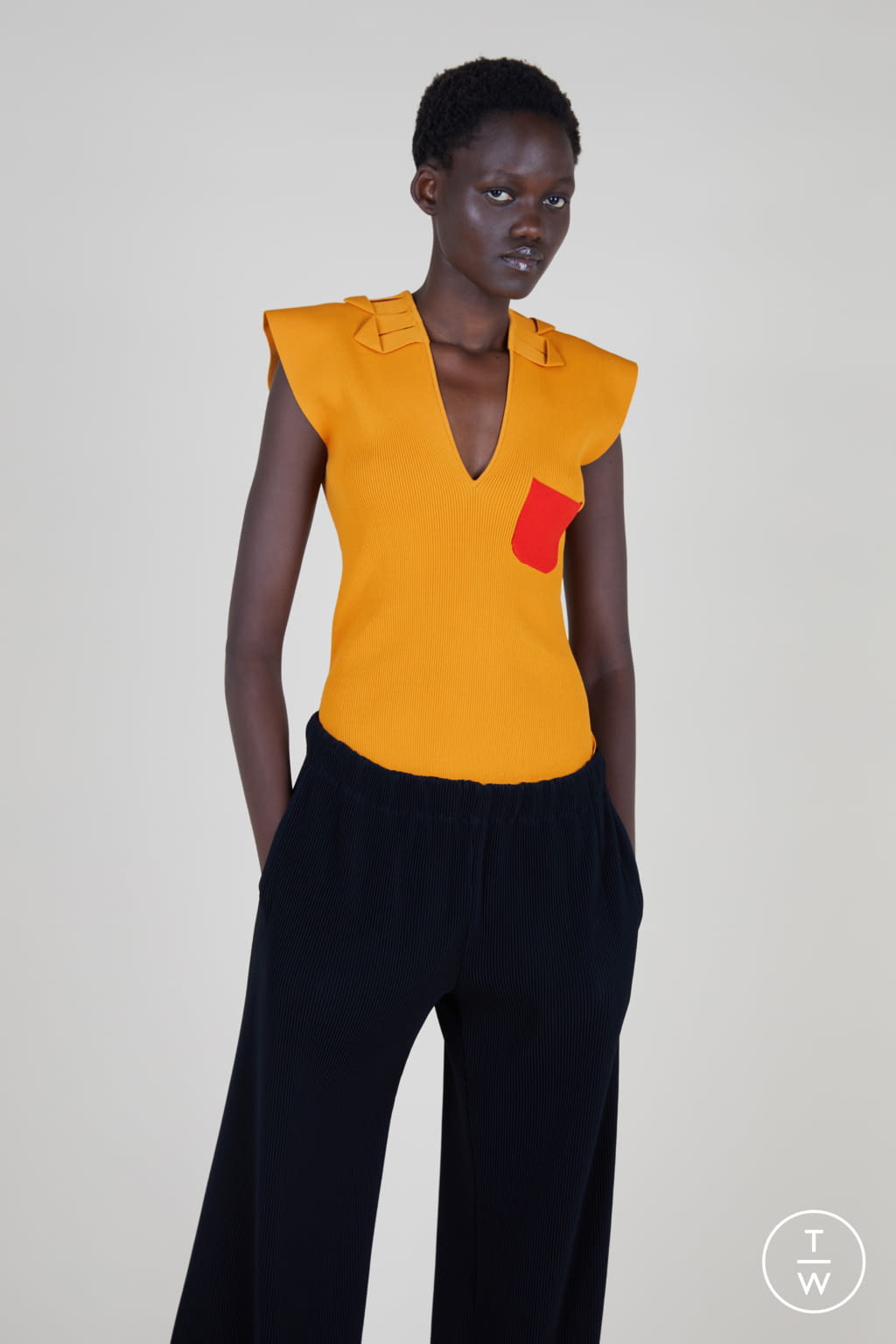 Fashion Week London Spring/Summer 2022 look 26 from the Roland Mouret collection womenswear