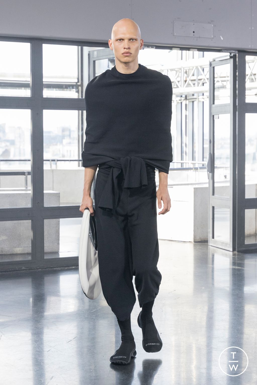 Fashion Week Paris Spring-Summer 2025 look 7 from the Rombaut collection menswear