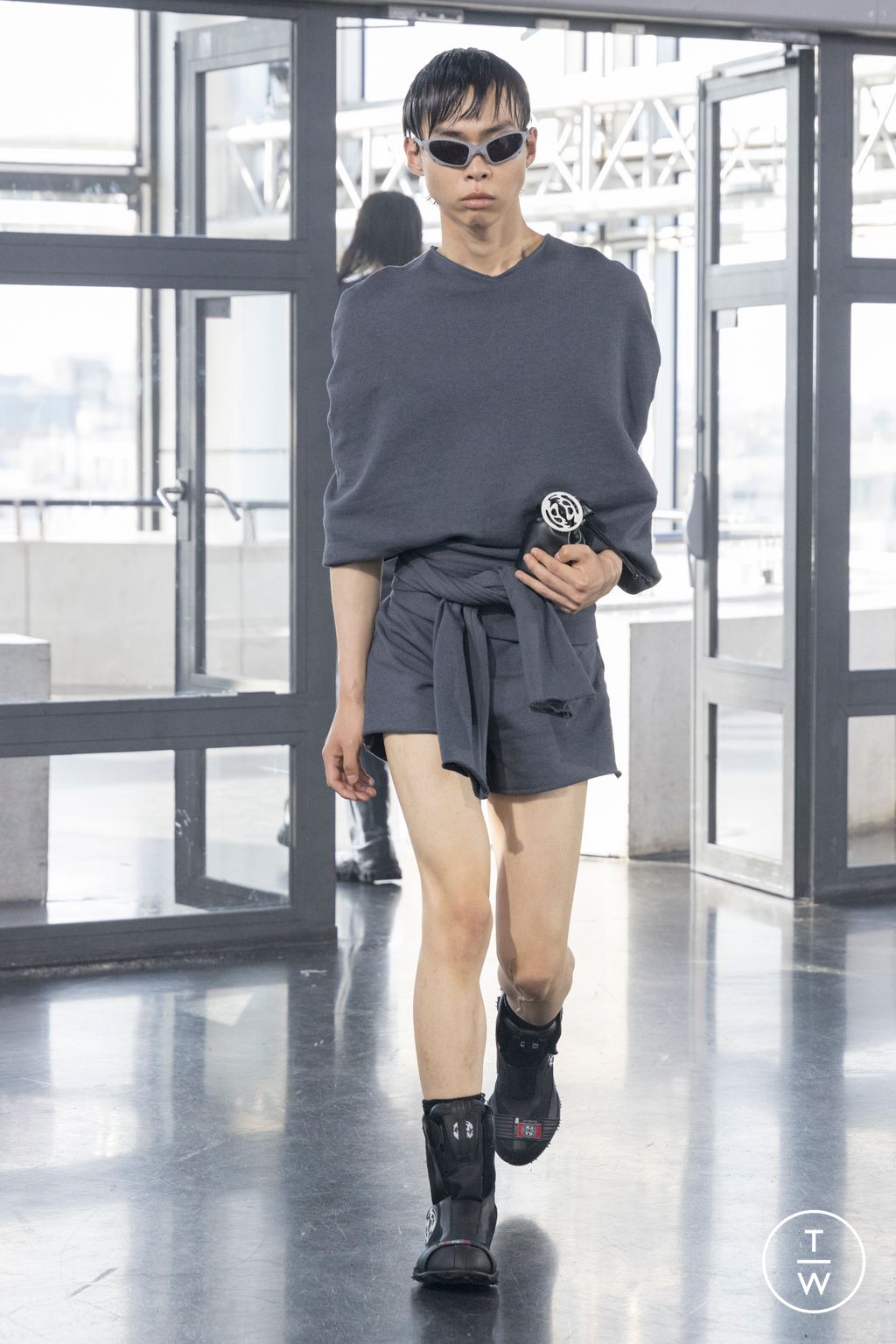 Fashion Week Paris Spring-Summer 2025 look 12 de la collection Rombaut menswear