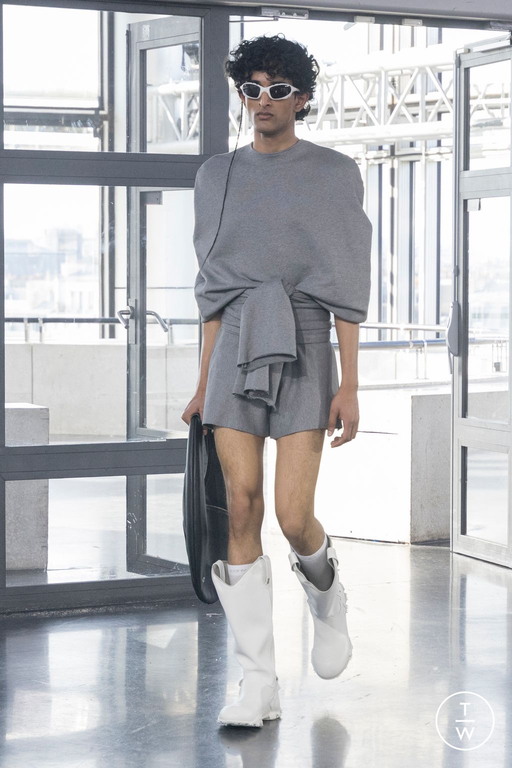 Fashion Week Paris Spring-Summer 2025 look 16 from the Rombaut collection menswear