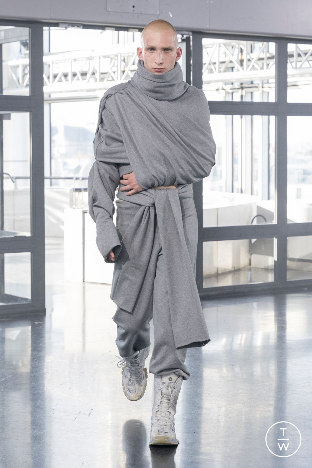 Fashion Week Paris Spring-Summer 2025 look 17 from the Rombaut collection menswear