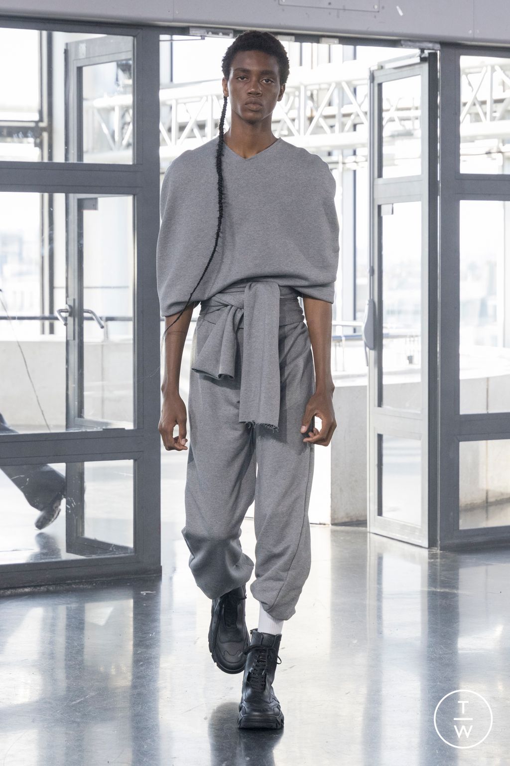Fashion Week Paris Spring-Summer 2025 look 19 from the Rombaut collection menswear