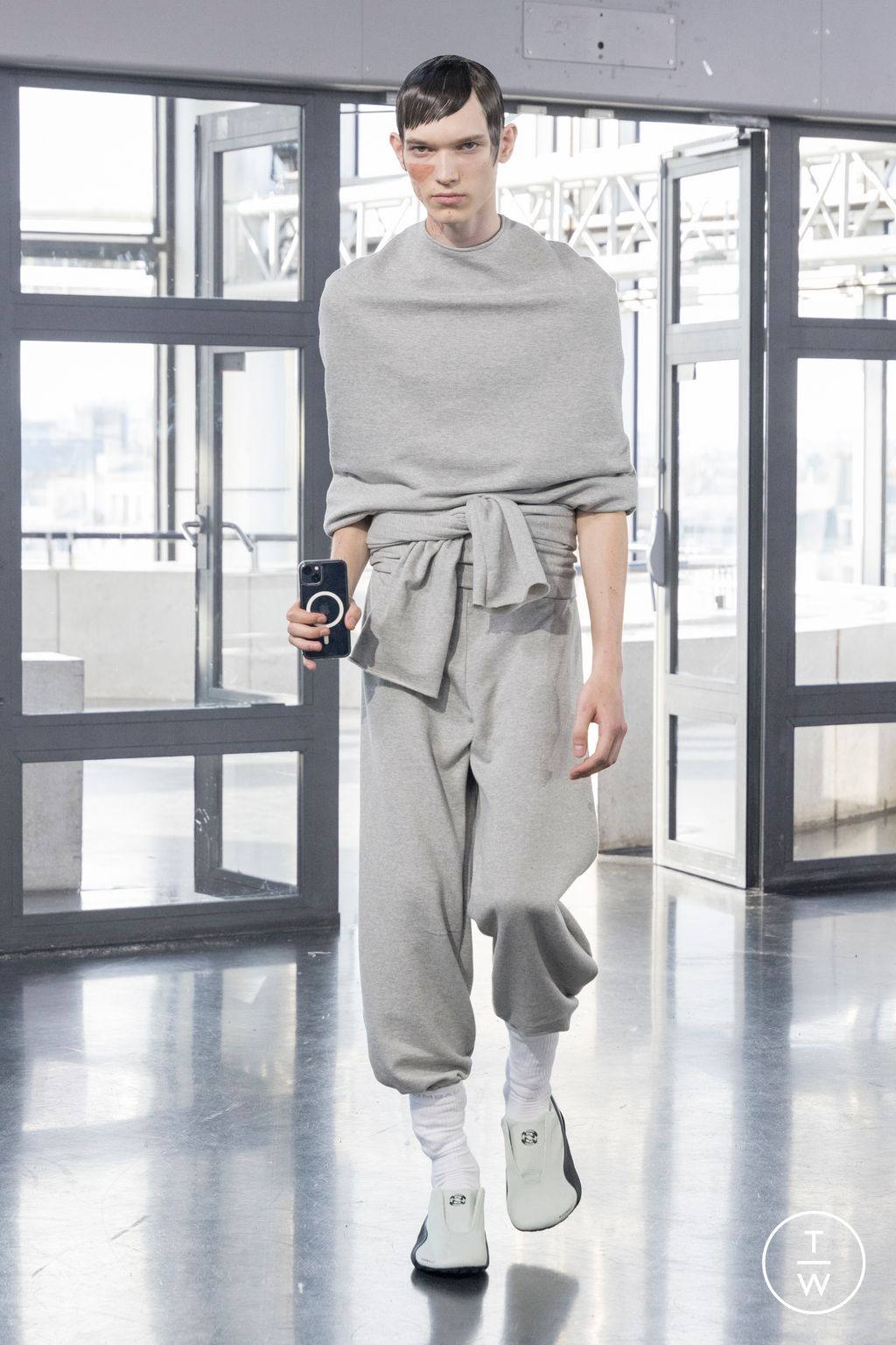 Fashion Week Paris Spring-Summer 2025 look 25 from the Rombaut collection menswear