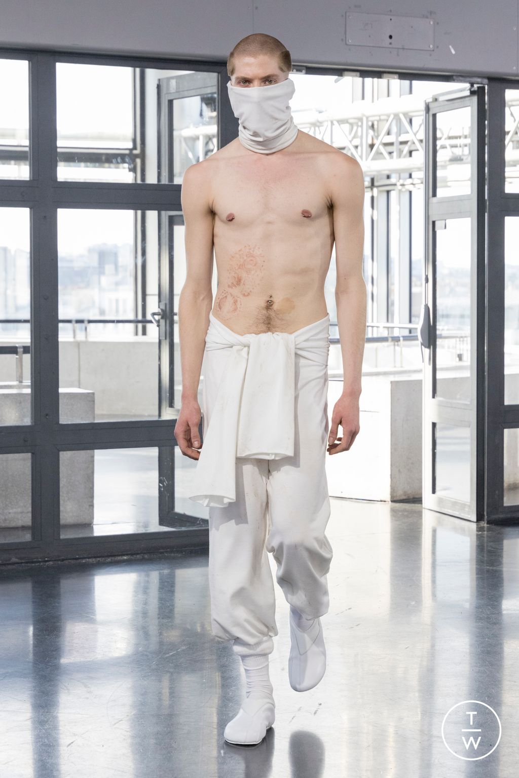 Fashion Week Paris Spring-Summer 2025 look 29 from the Rombaut collection menswear