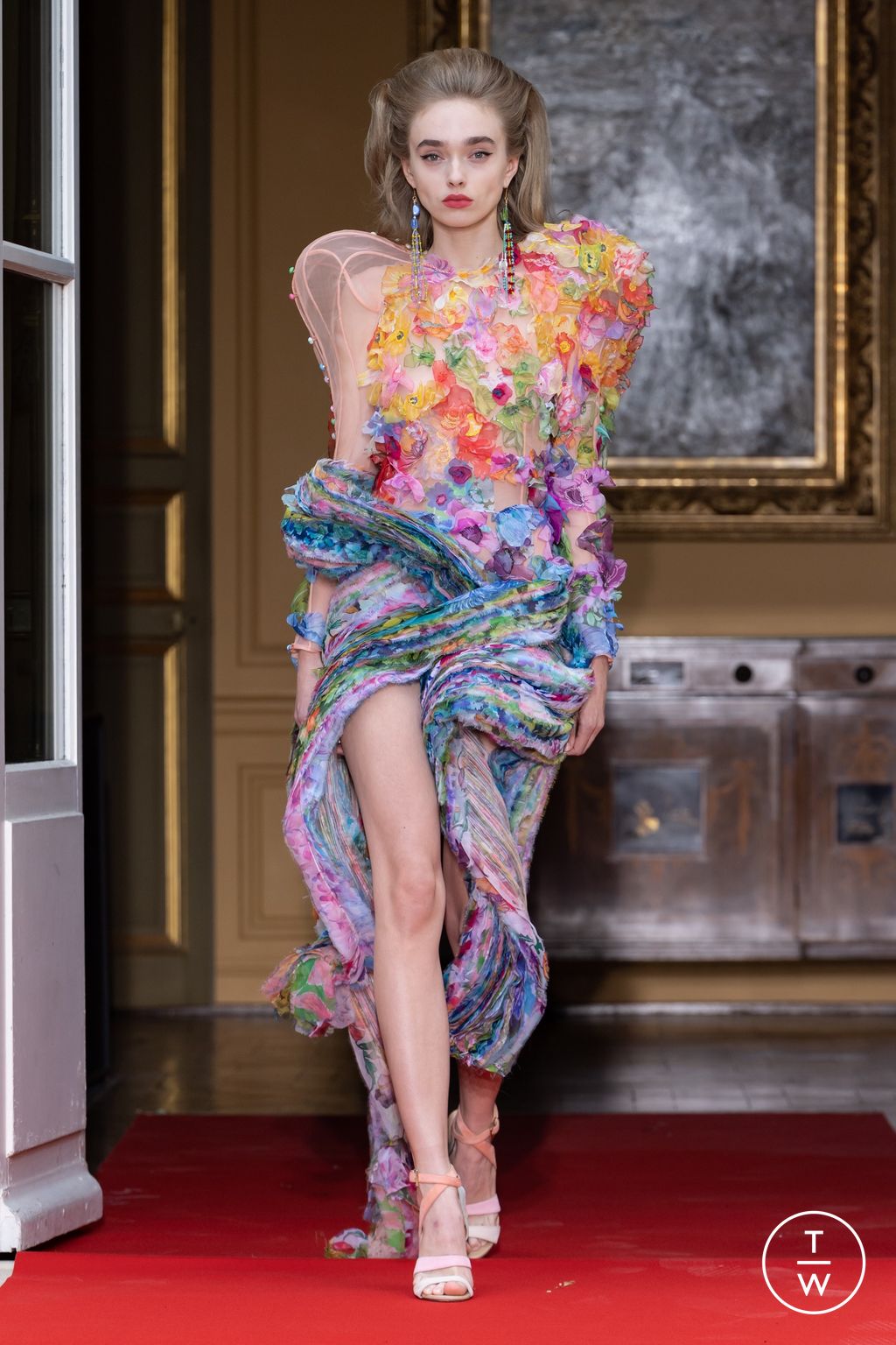Fashion Week Paris Fall/Winter 2022 look 7 de la collection Ronald Van Der Kemp couture