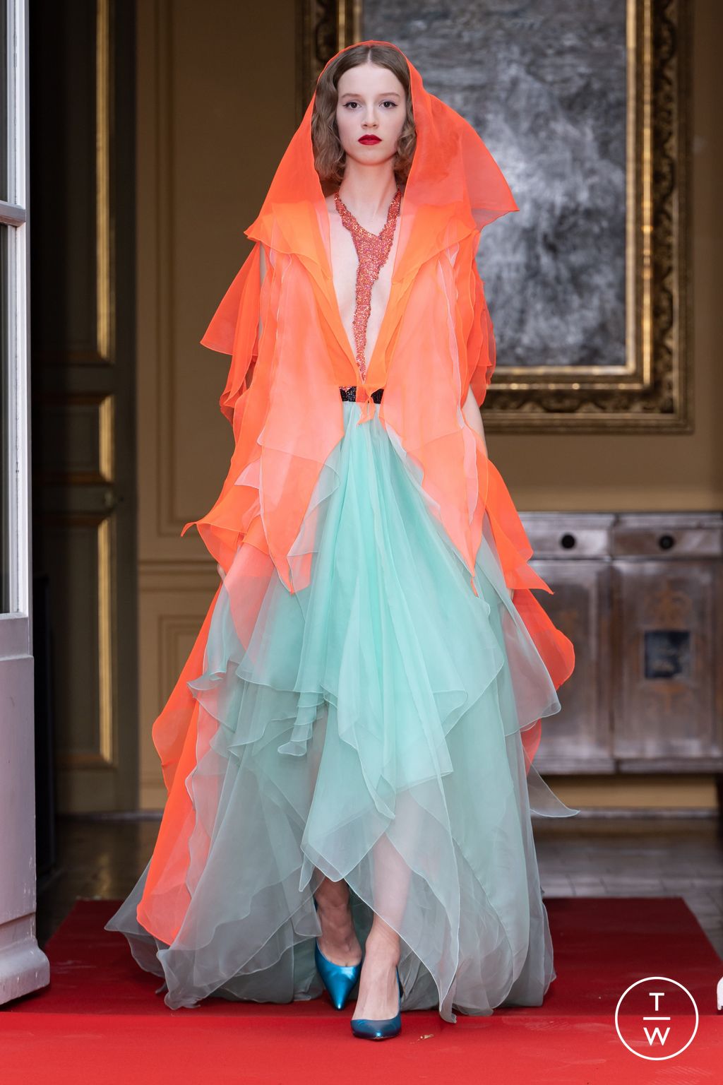 Fashion Week Paris Fall/Winter 2022 look 8 de la collection Ronald Van Der Kemp couture