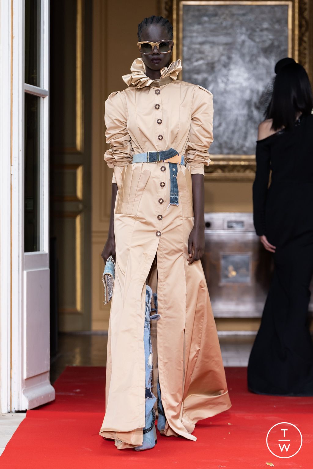 Fashion Week Paris Fall/Winter 2022 look 15 from the Ronald Van Der Kemp collection 高级定制