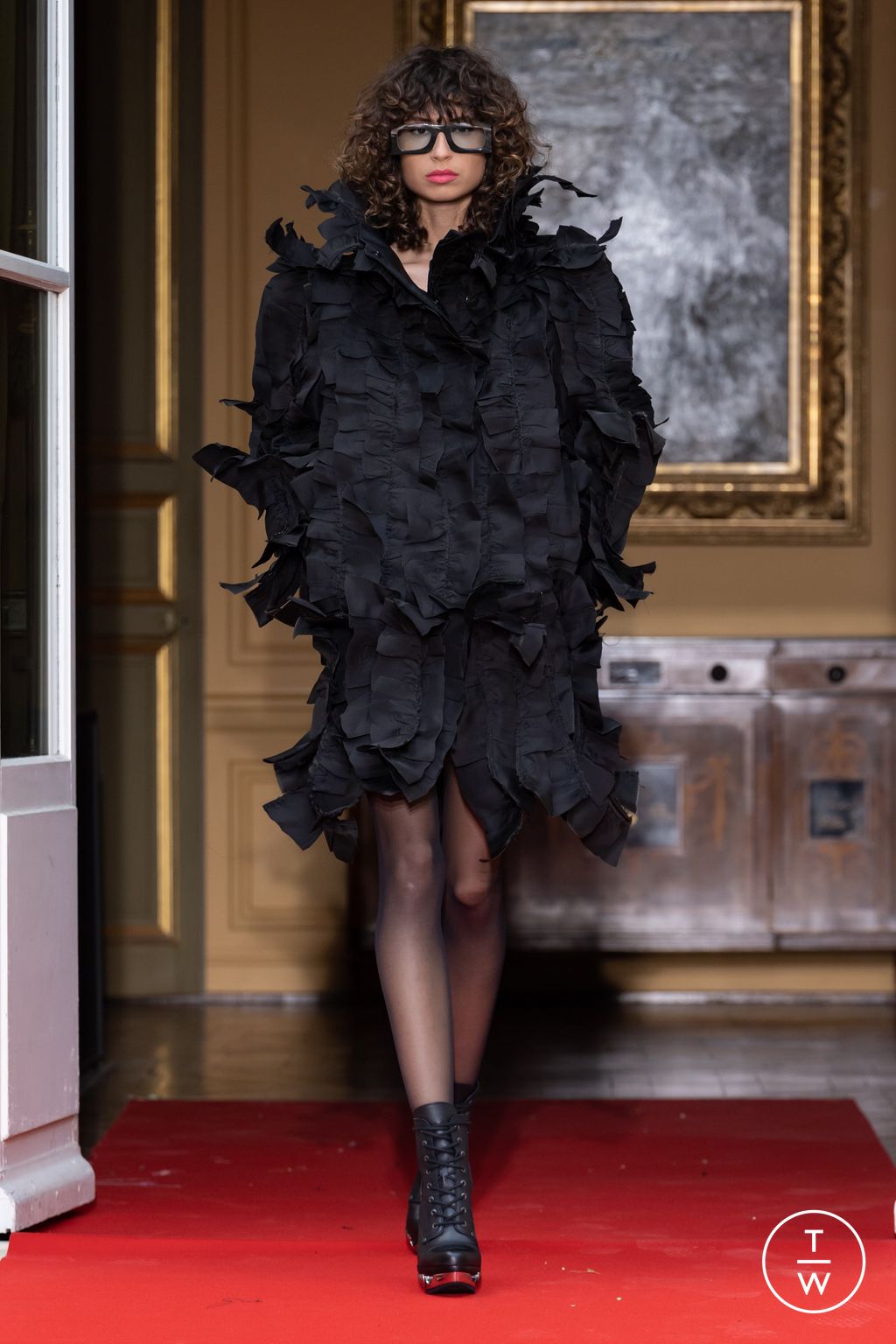 Fashion Week Paris Fall/Winter 2022 look 16 de la collection Ronald Van Der Kemp couture