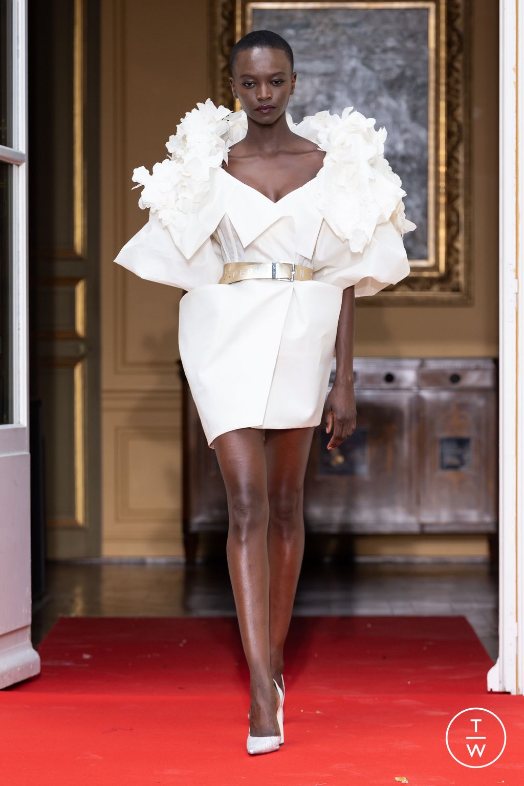 Fashion Week Paris Fall/Winter 2022 look 18 de la collection Ronald Van Der Kemp couture