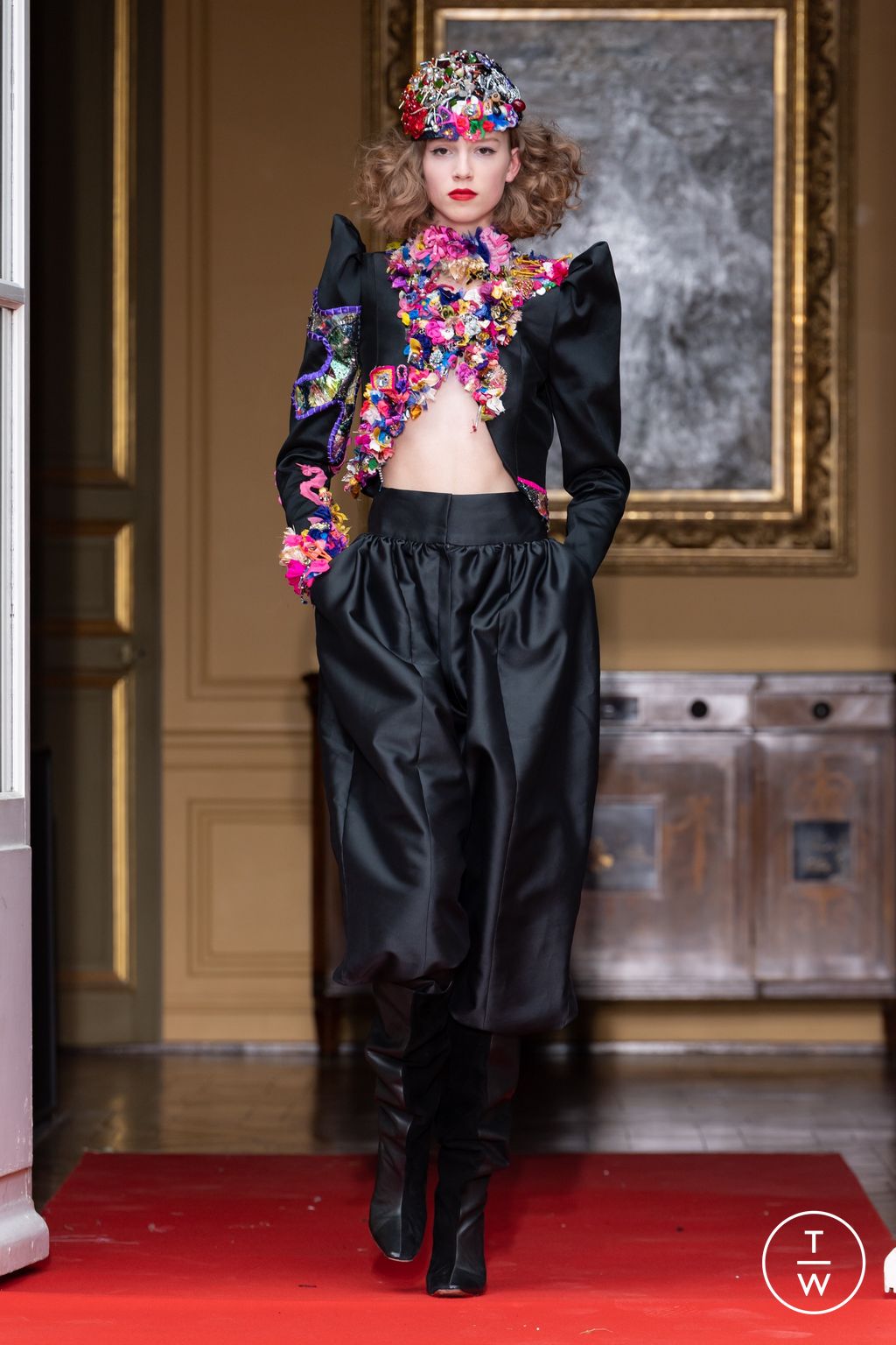 Fashion Week Paris Fall/Winter 2022 look 23 de la collection Ronald Van Der Kemp couture