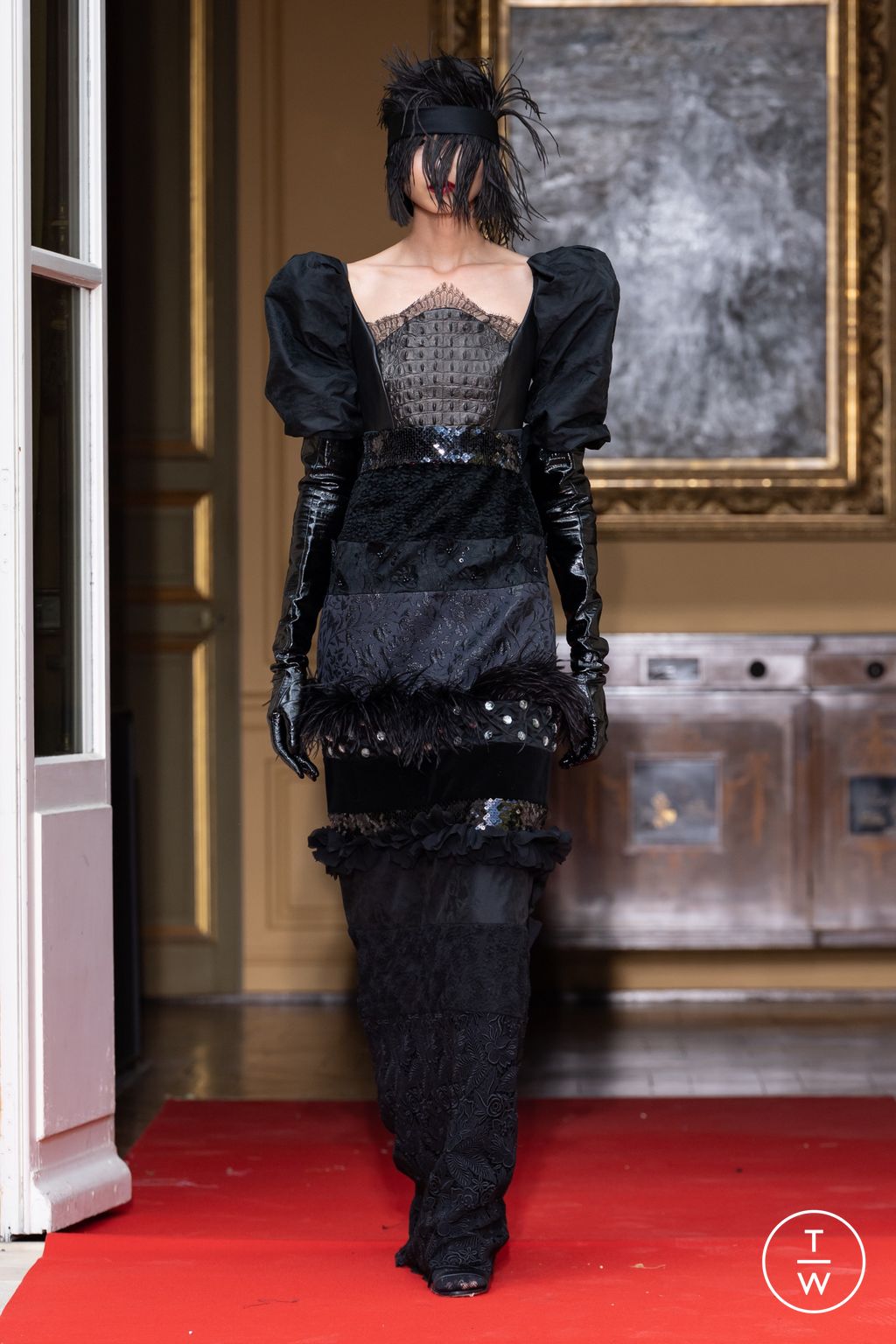 Fashion Week Paris Fall/Winter 2022 look 25 from the Ronald Van Der Kemp collection couture