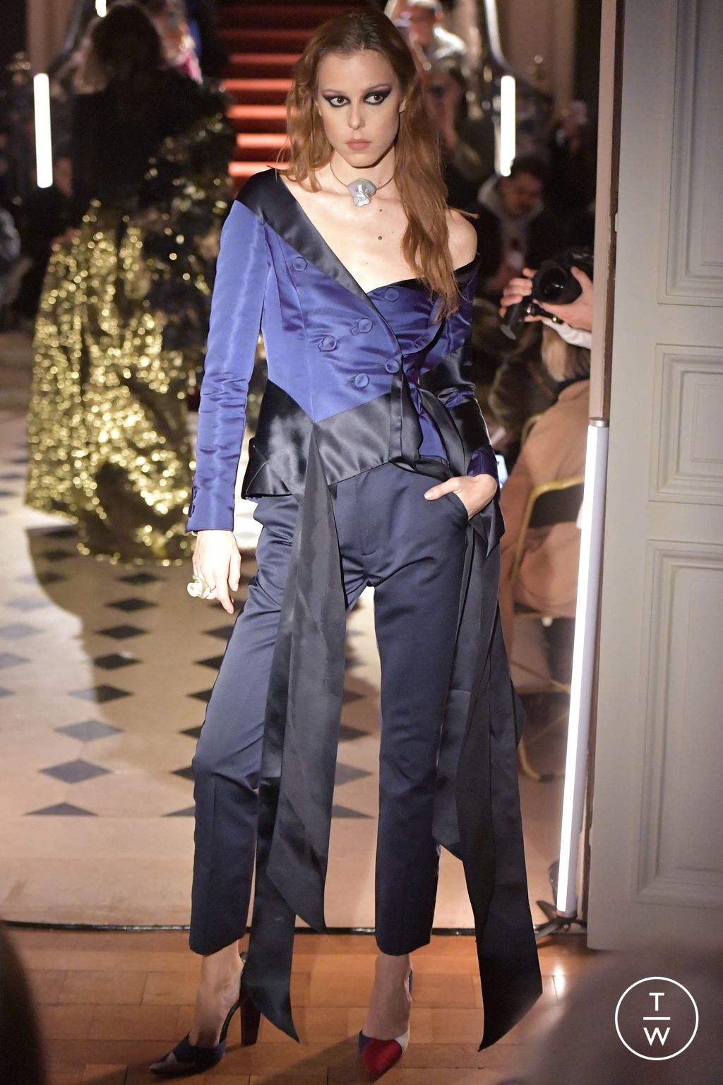 Fashion Week Paris Spring/Summer 2023 look 2 de la collection Ronald Van Der Kemp couture