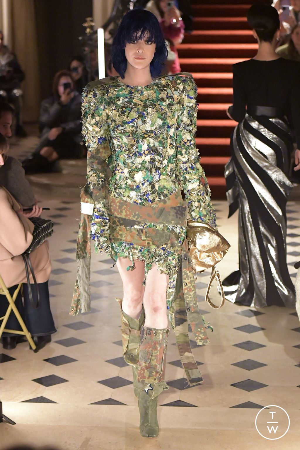 Fashion Week Paris Spring/Summer 2023 look 7 de la collection Ronald Van Der Kemp couture