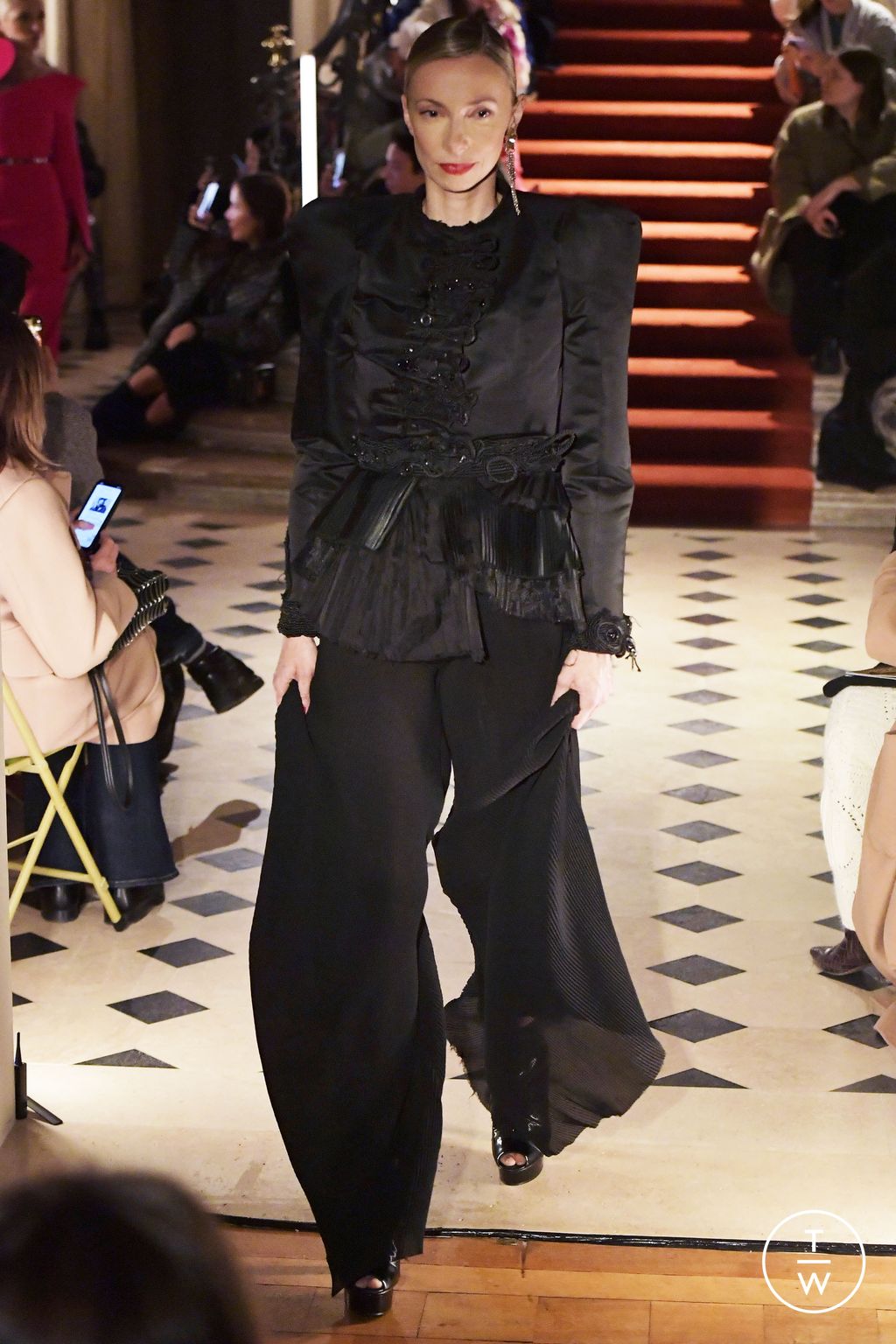 Fashion Week Paris Spring/Summer 2023 look 12 from the Ronald Van Der Kemp collection 高级定制