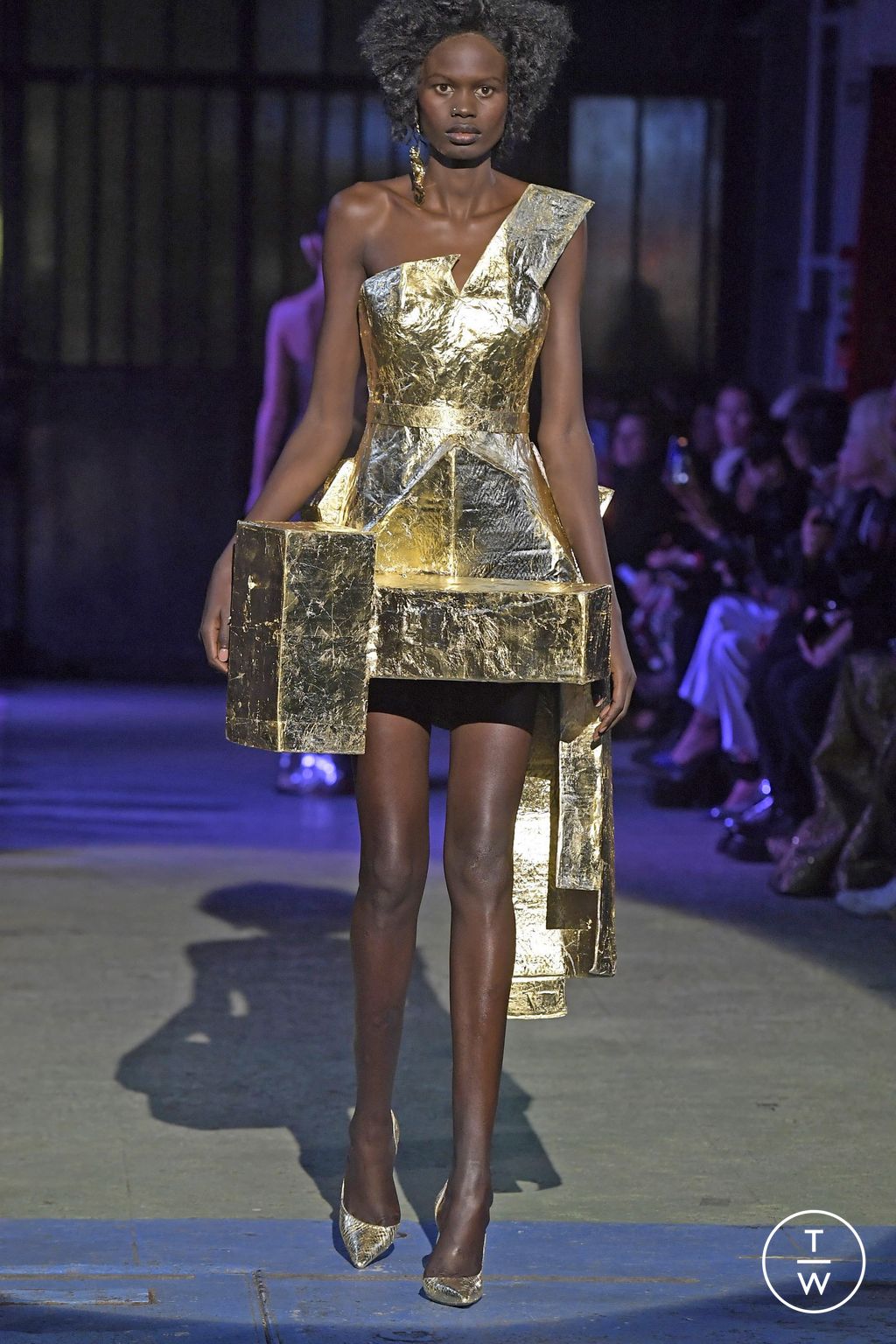 Fashion Week Paris Spring/Summer 2024 look 1 de la collection Ronald Van Der Kemp couture