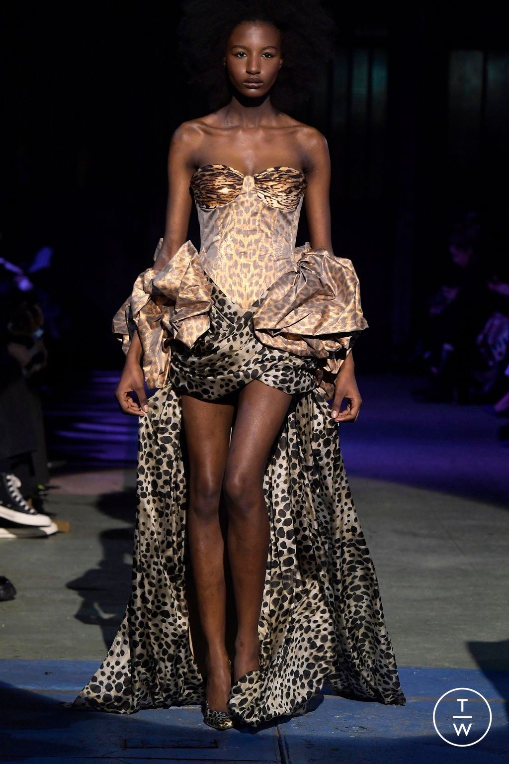 Fashion Week Paris Spring/Summer 2024 look 16 de la collection Ronald Van Der Kemp couture