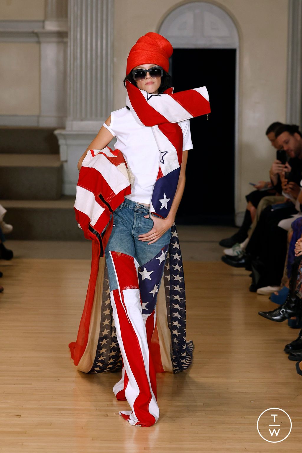 Fashion Week New York Spring/Summer 2025 look 1 from the Ronald Van Der Kemp collection 女装