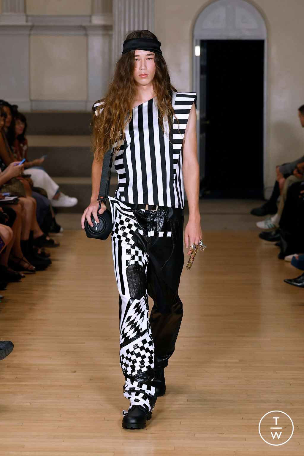 Fashion Week New York Spring-Summer 2025 look 13 from the Ronald Van Der Kemp collection 女装