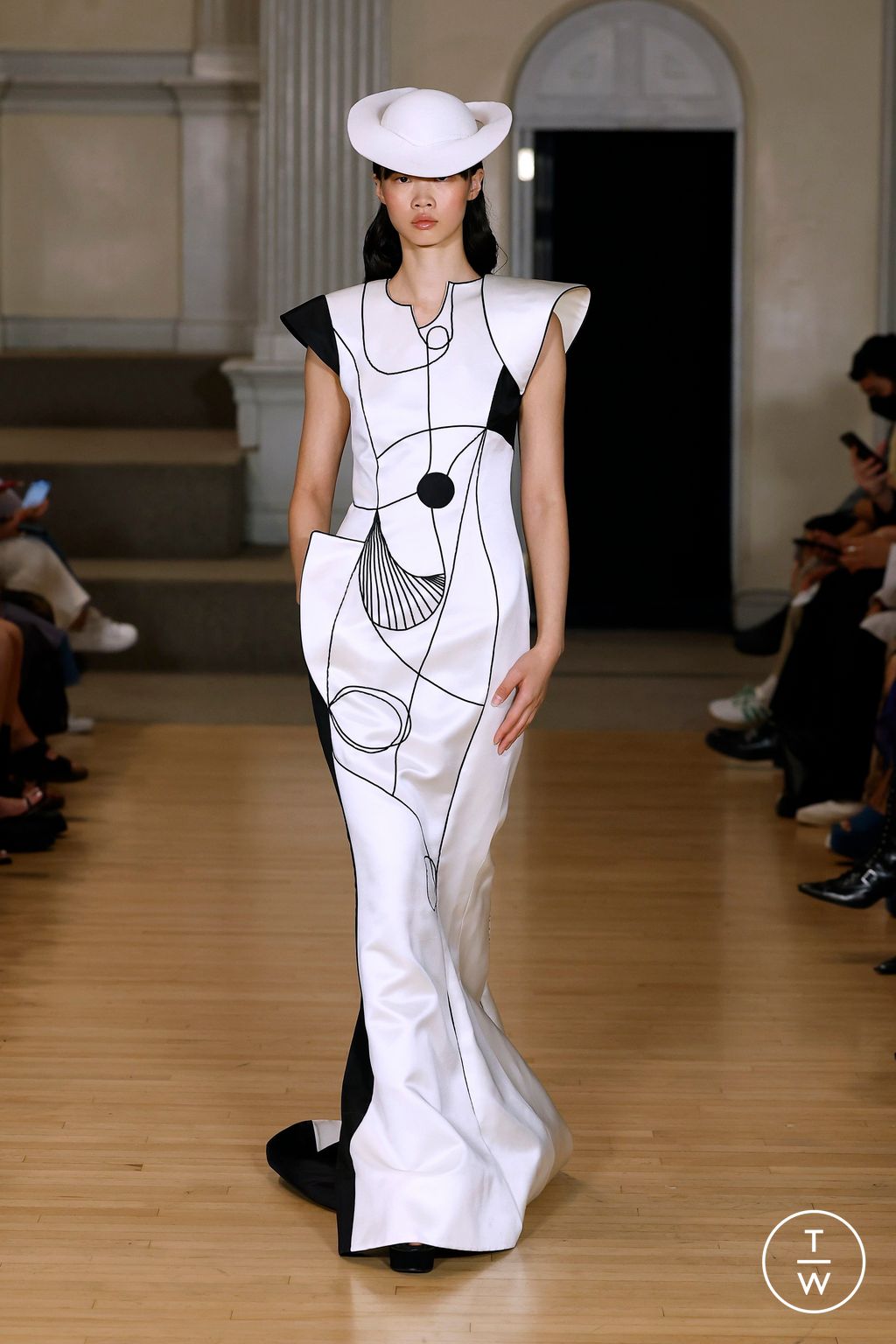 Fashion Week New York Spring-Summer 2025 look 24 from the Ronald Van Der Kemp collection womenswear