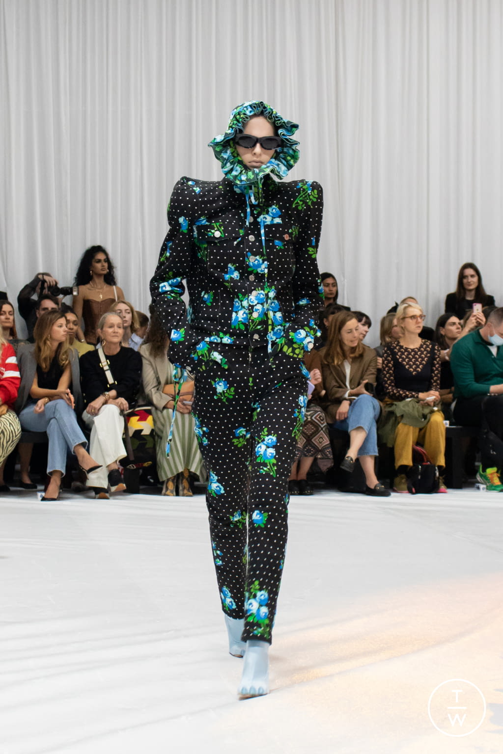 Fashion Week London Spring/Summer 2022 look 13 de la collection Richard Quinn womenswear