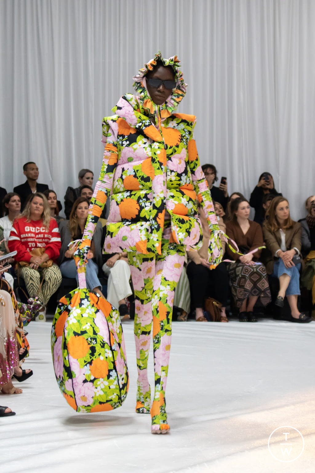 Fashion Week London Spring/Summer 2022 look 24 de la collection Richard Quinn womenswear
