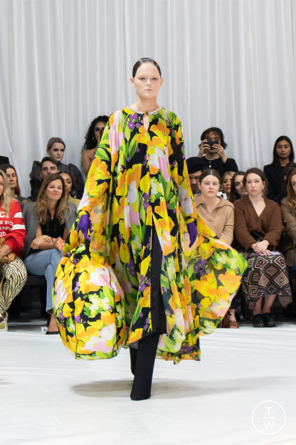 Fashion Week London Spring/Summer 2022 look 26 de la collection Richard Quinn womenswear