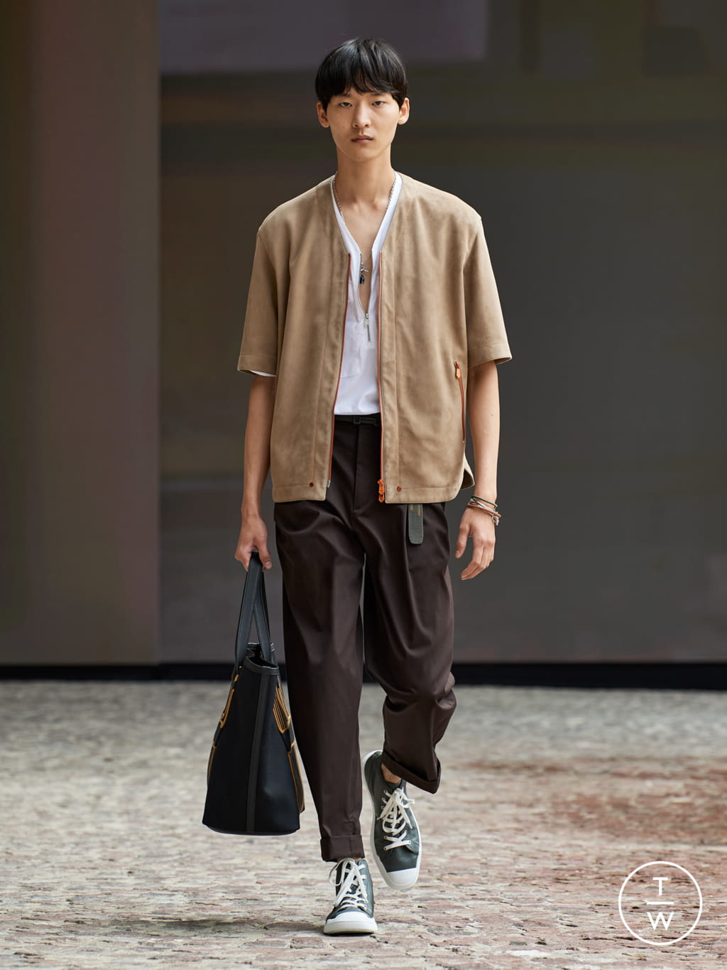 Fashion Week Paris Spring/Summer 2022 look 2 from the Hermès collection menswear