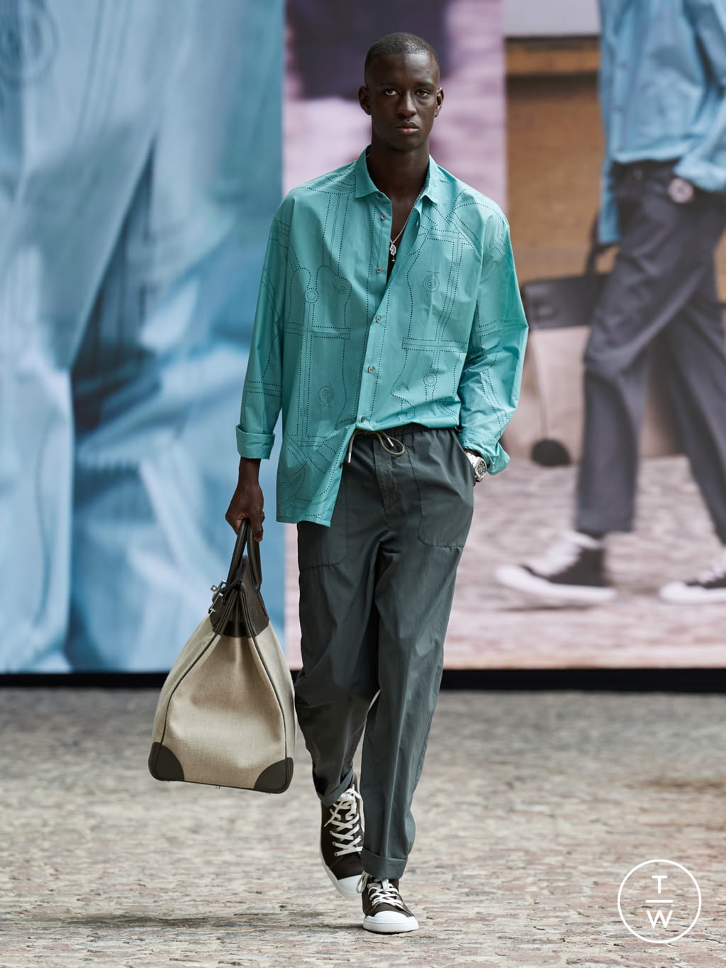 Fashion Week Paris Spring/Summer 2022 look 8 from the Hermès collection 男装