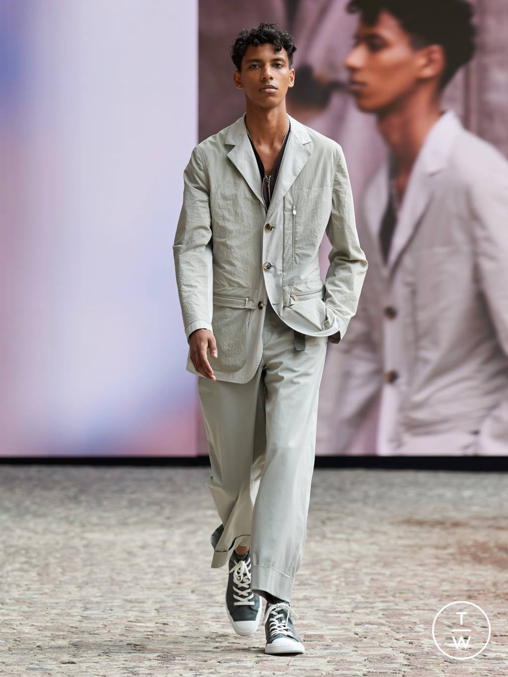 Fashion Week Paris Spring/Summer 2022 look 9 de la collection Hermès menswear