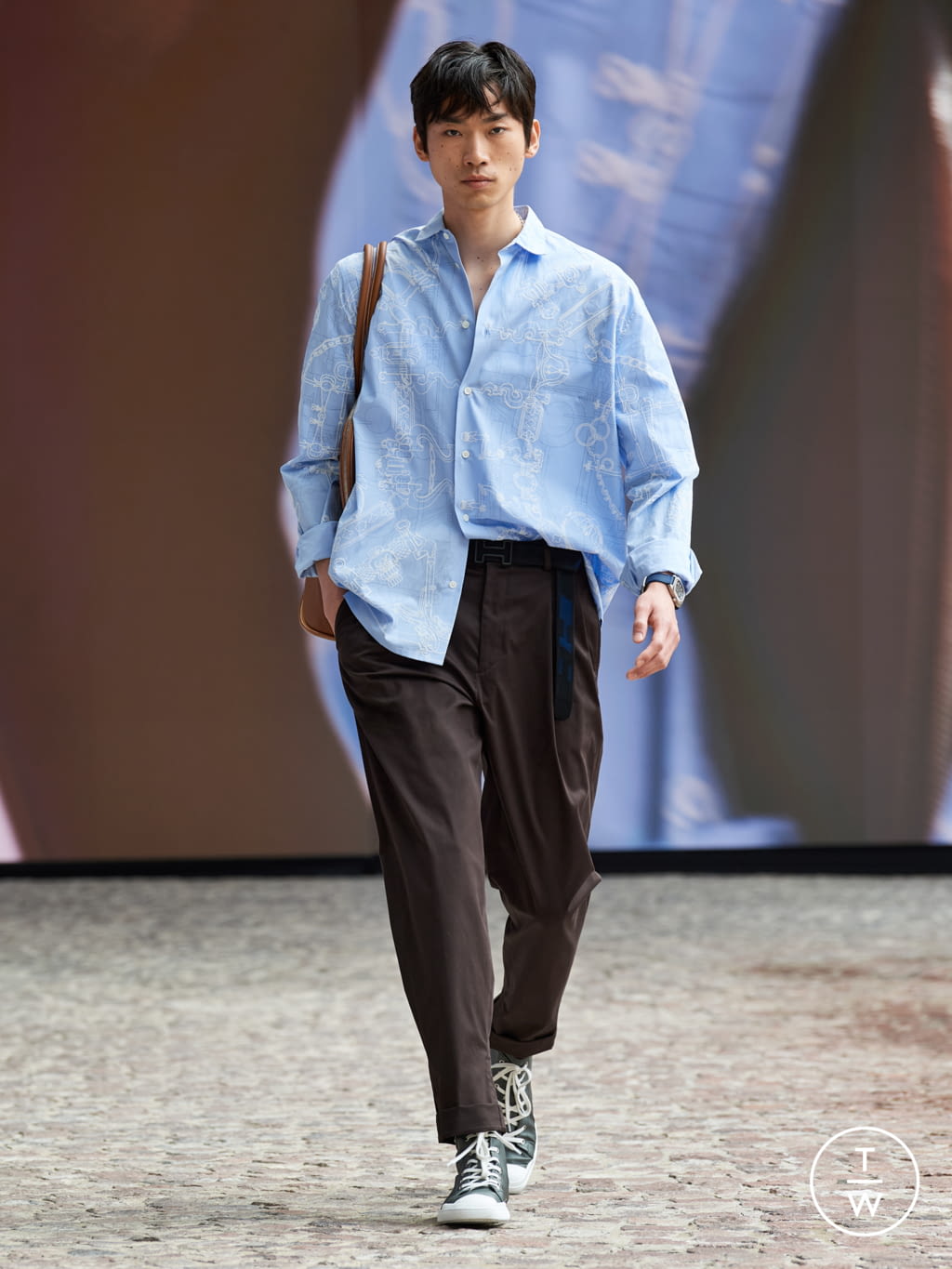 Fashion Week Paris Spring/Summer 2022 look 10 from the Hermès collection 男装