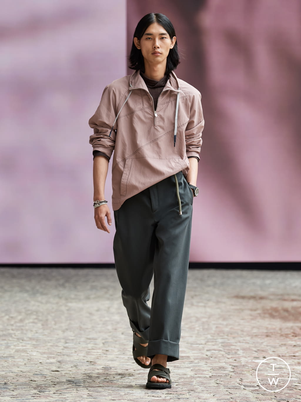 Fashion Week Paris Spring/Summer 2022 look 13 from the Hermès collection 男装