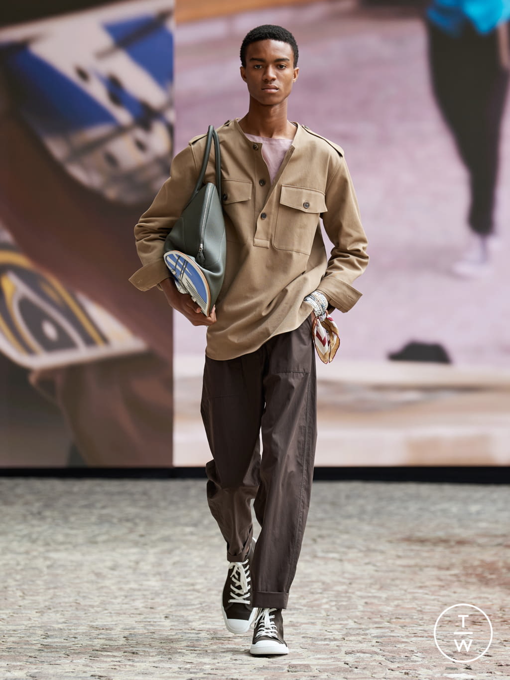 Fashion Week Paris Spring/Summer 2022 look 14 from the Hermès collection 男装