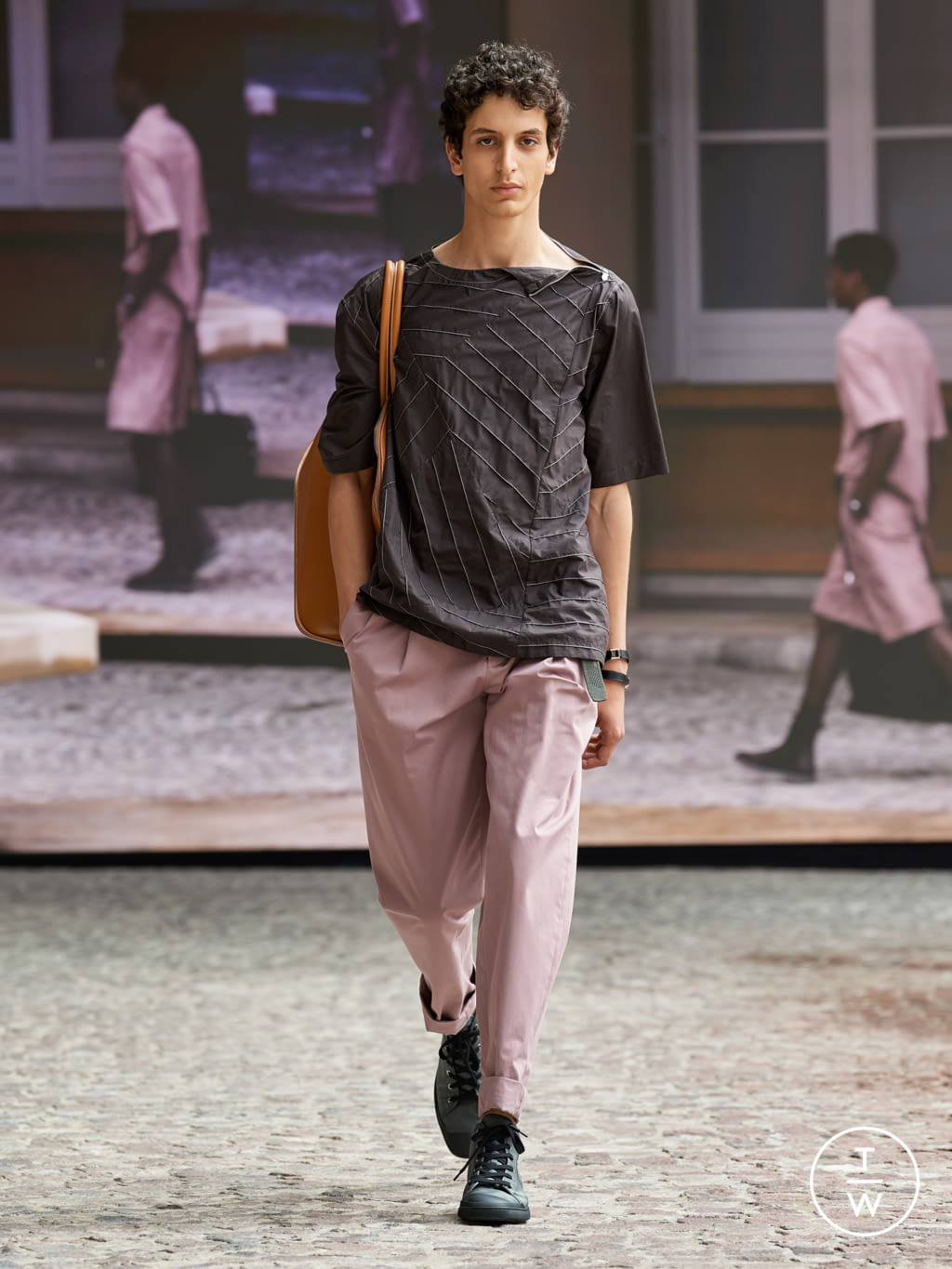 Fashion Week Paris Spring/Summer 2022 look 16 from the Hermès collection menswear