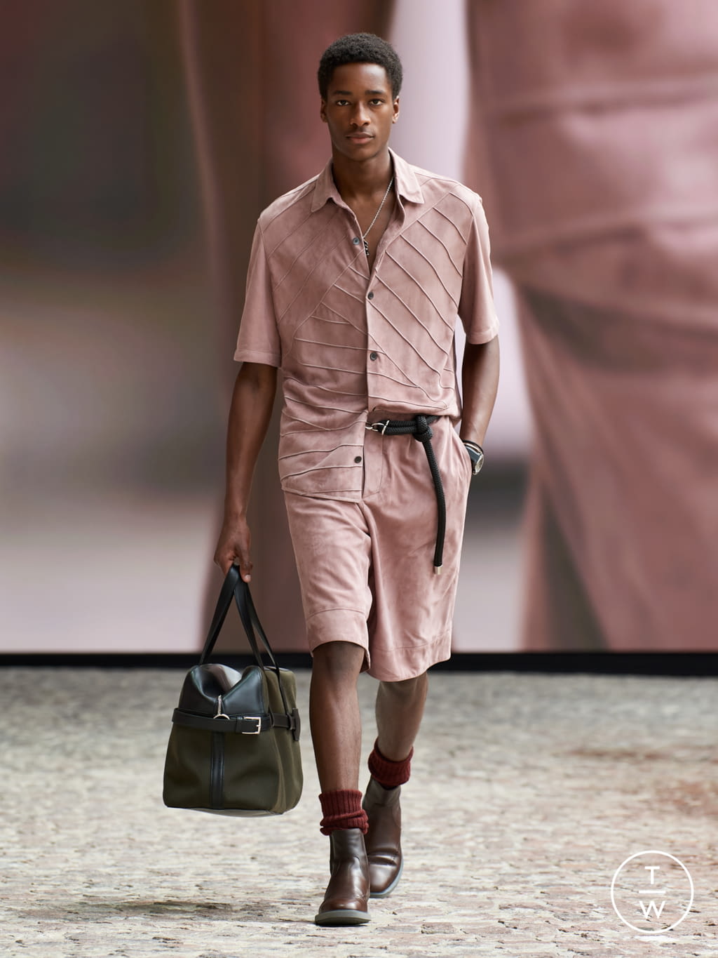 Fashion Week Paris Spring/Summer 2022 look 17 from the Hermès collection menswear