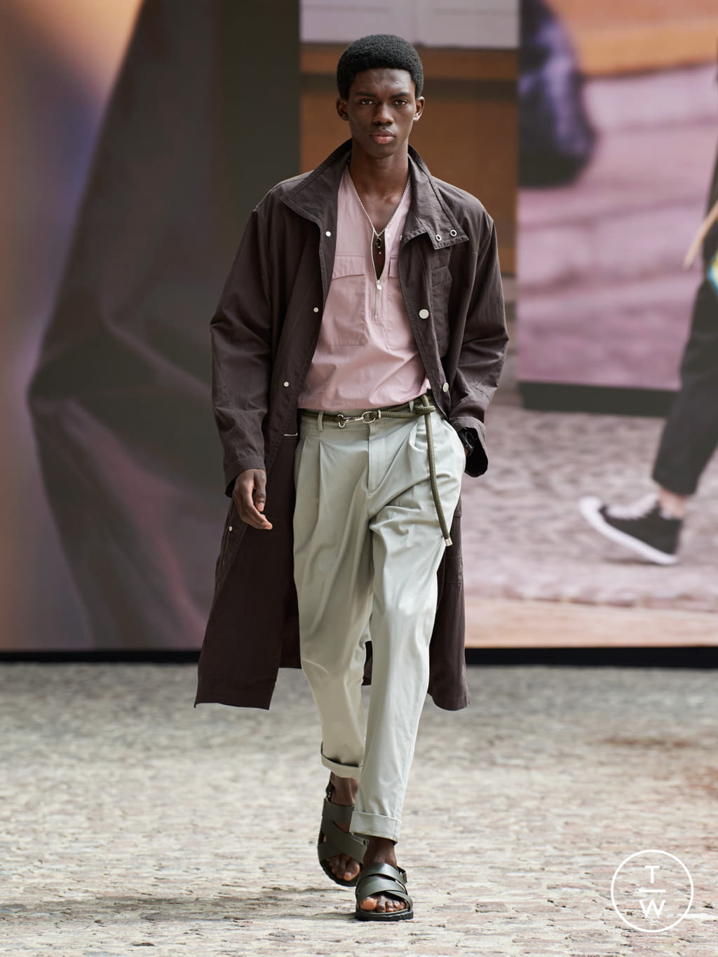 Fashion Week Paris Spring/Summer 2022 look 18 from the Hermès collection 男装
