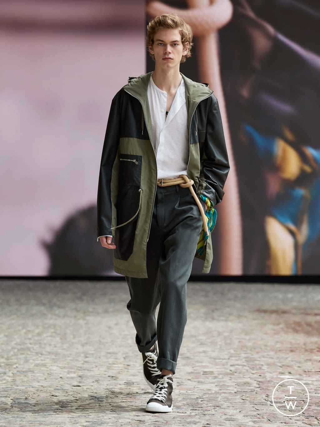 Fashion Week Paris Spring/Summer 2022 look 19 from the Hermès collection menswear