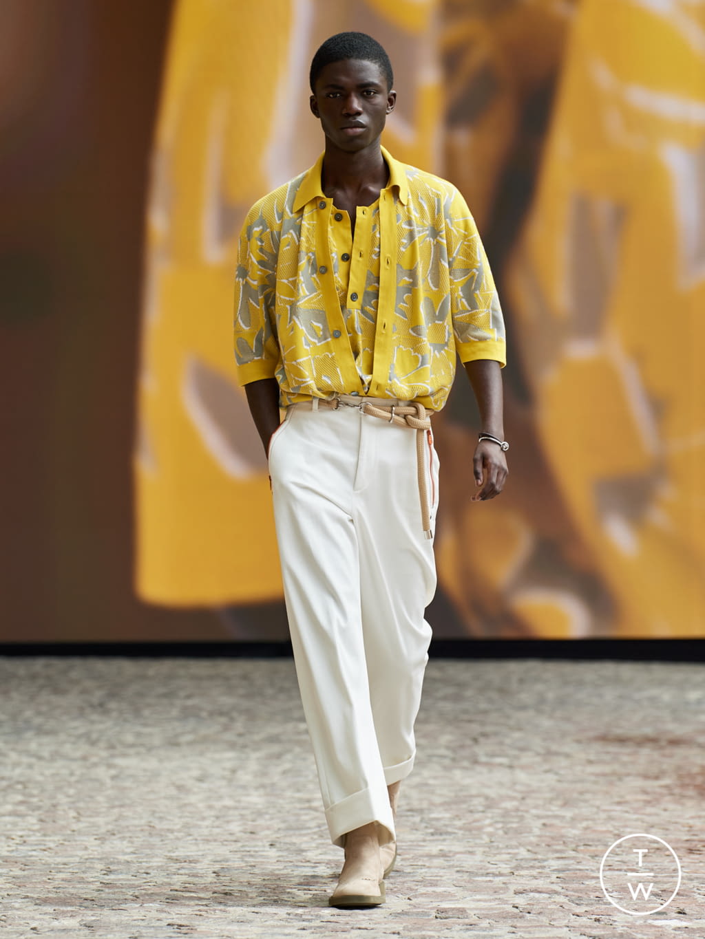 Fashion Week Paris Spring/Summer 2022 look 22 from the Hermès collection menswear