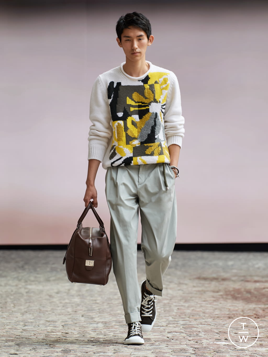 Fashion Week Paris Spring/Summer 2022 look 24 from the Hermès collection menswear