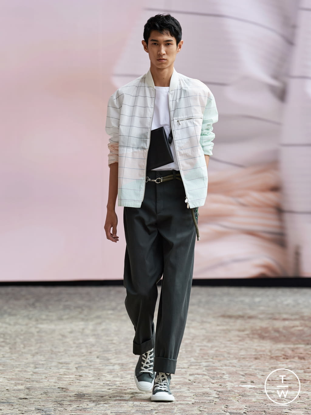 Fashion Week Paris Spring/Summer 2022 look 27 from the Hermès collection 男装